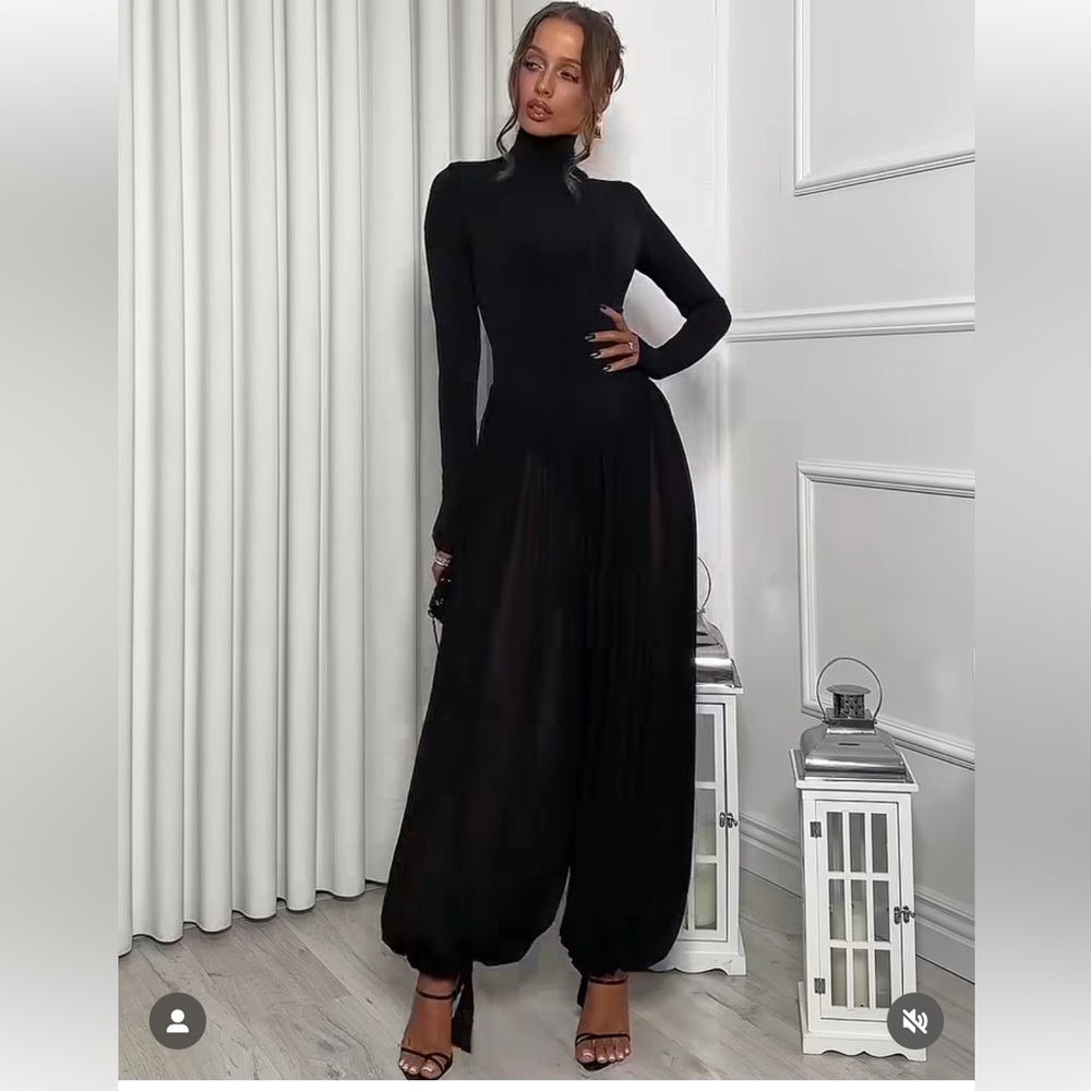 TREND NEW ZARA VOLUME JUMPSUIT
🚨FIRM PRICE NO DISCOUNT ON THIS JUMPSUIT - Picture 7 of 17